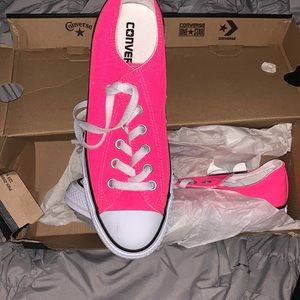 Pink low top converse